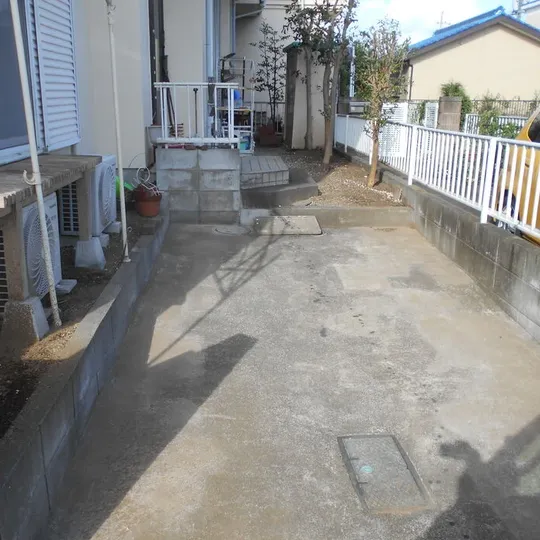 画像1855：さいたま市北区 H邸 除草工及び植木鉢、産廃物撤去🚙